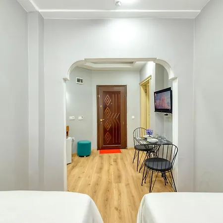 Pio Hotel *