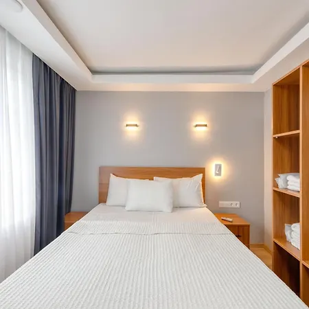 Pio Hotel *