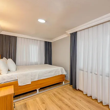 Pio Hotel *