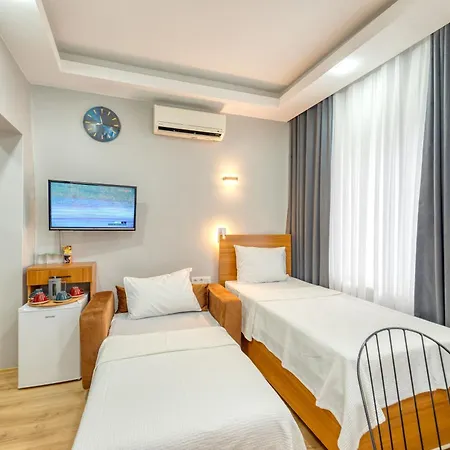 Pio Hotel *