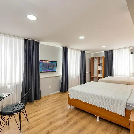 Pio Hotel *