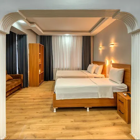 Pio Hotel *