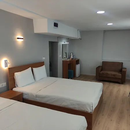 Pio Hotel *